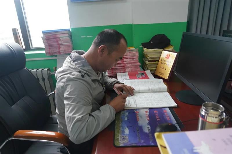 治多教師用堅守精神扎根基層，點亮教育的希望明燈