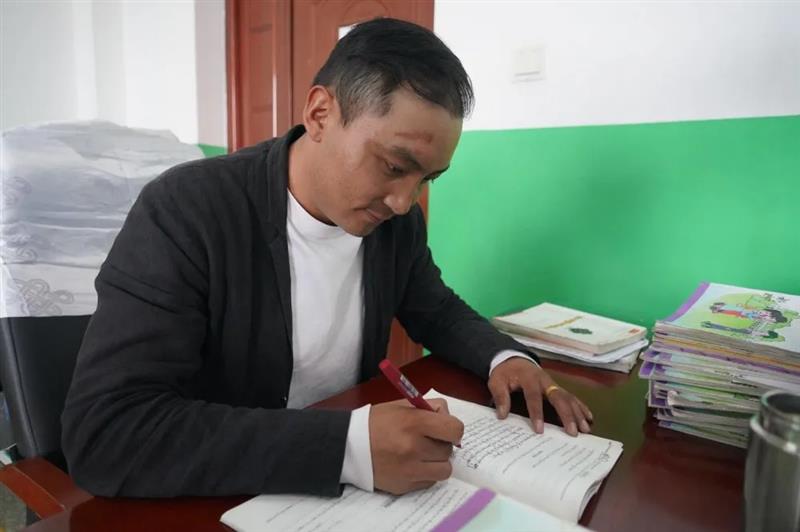 治多教師用堅守精神扎根基層，點亮教育的希望明燈