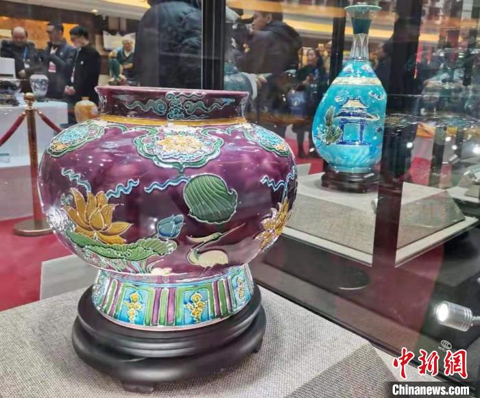與“唐三彩”齊名的琺華，是古代山西特有的一種低溫釉陶瓷，由琉璃演變而來?！∑顣苑?攝