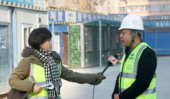 媒體記者采訪浭陽(yáng)新城管委會(huì)工作人員