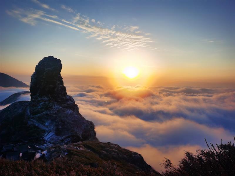  1月17日在貴州銅仁梵凈山拍攝的夕陽云海景觀。