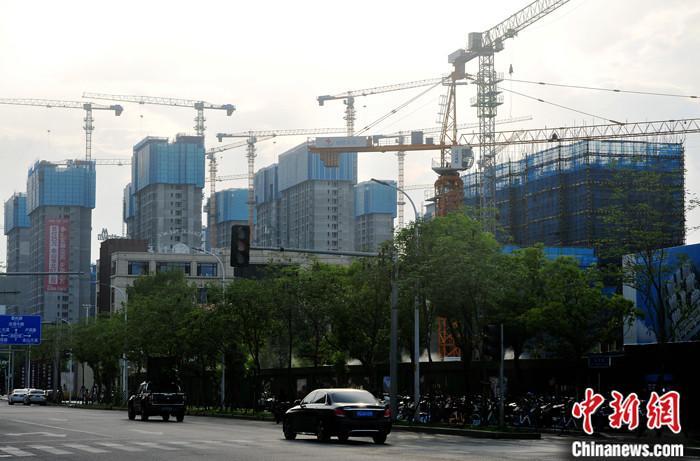 資料圖：福建福州，正在建設(shè)中的房地產(chǎn)樓盤。 <a target='_blank' href='http://www.chinanews.com/'>中新社</a>記者 張斌 攝