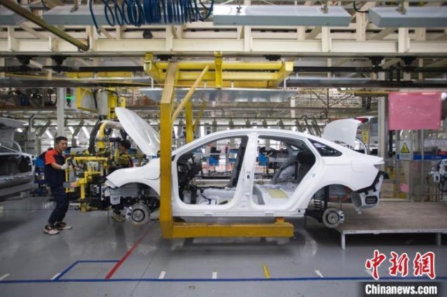 資料圖：汽車(chē)工廠生產(chǎn)線?！?jiān)?攝