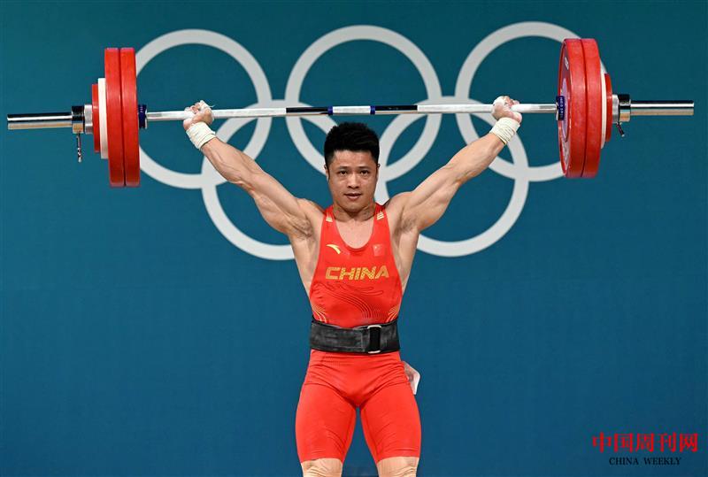 在巴黎奧運(yùn)會舉重男子61公斤級比賽中，中國選手李發(fā)彬奪得金牌。圖片來源：央視新聞.jpg